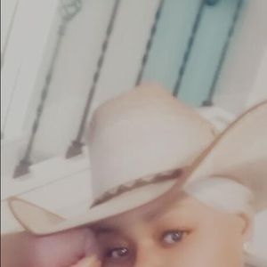 Meet your Posher, Aisha